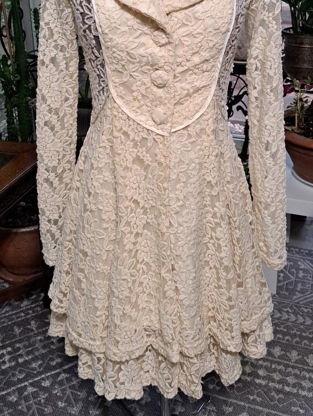Ryu Cream Lace Long-Sleeve Coat Dress - Picture 2 of 4